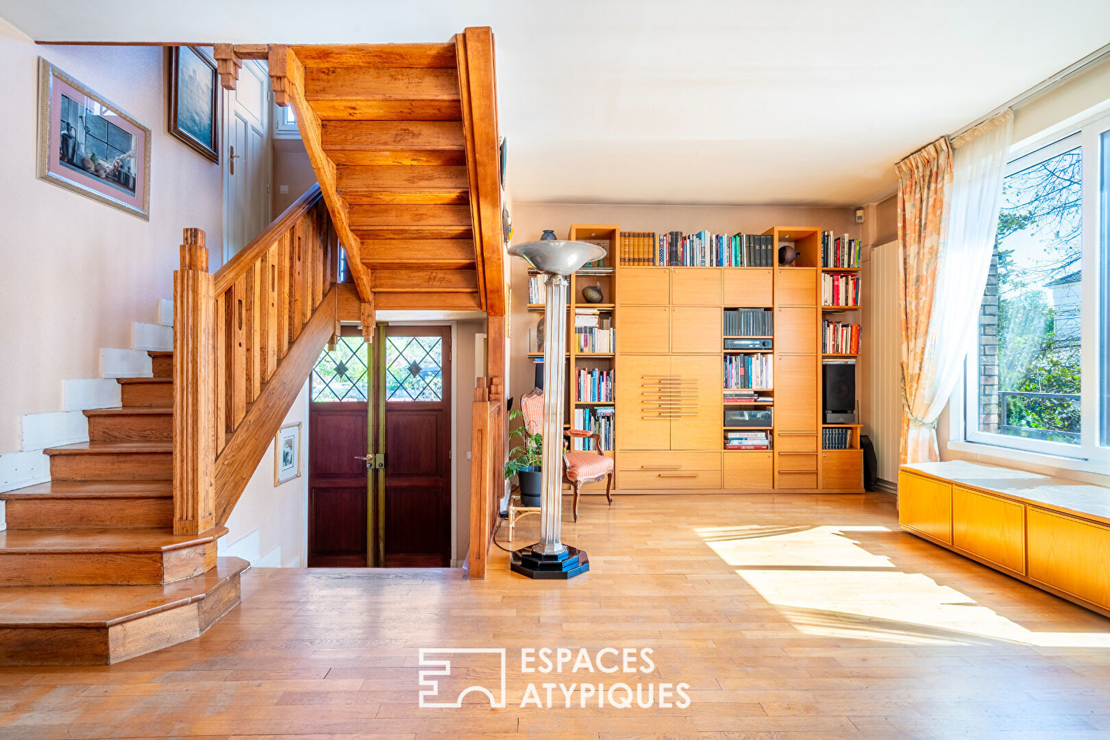 Elegant family home with outbuilding and large wooded grounds