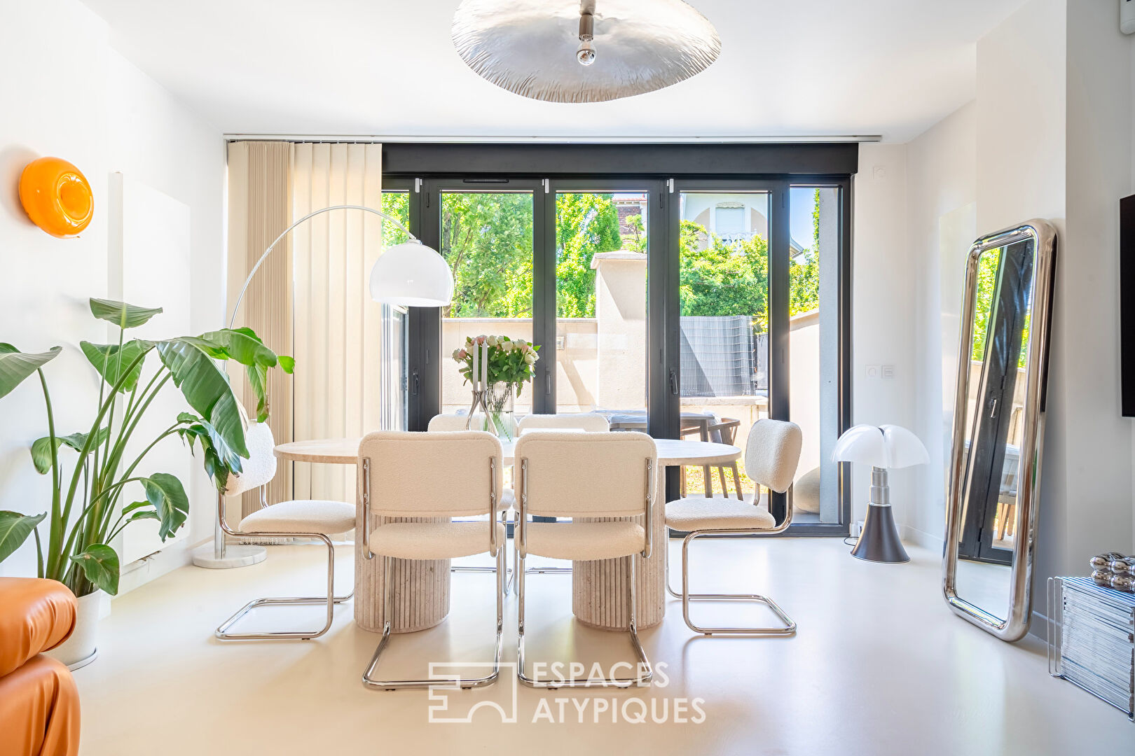 Duplex with garden in a renovated old school