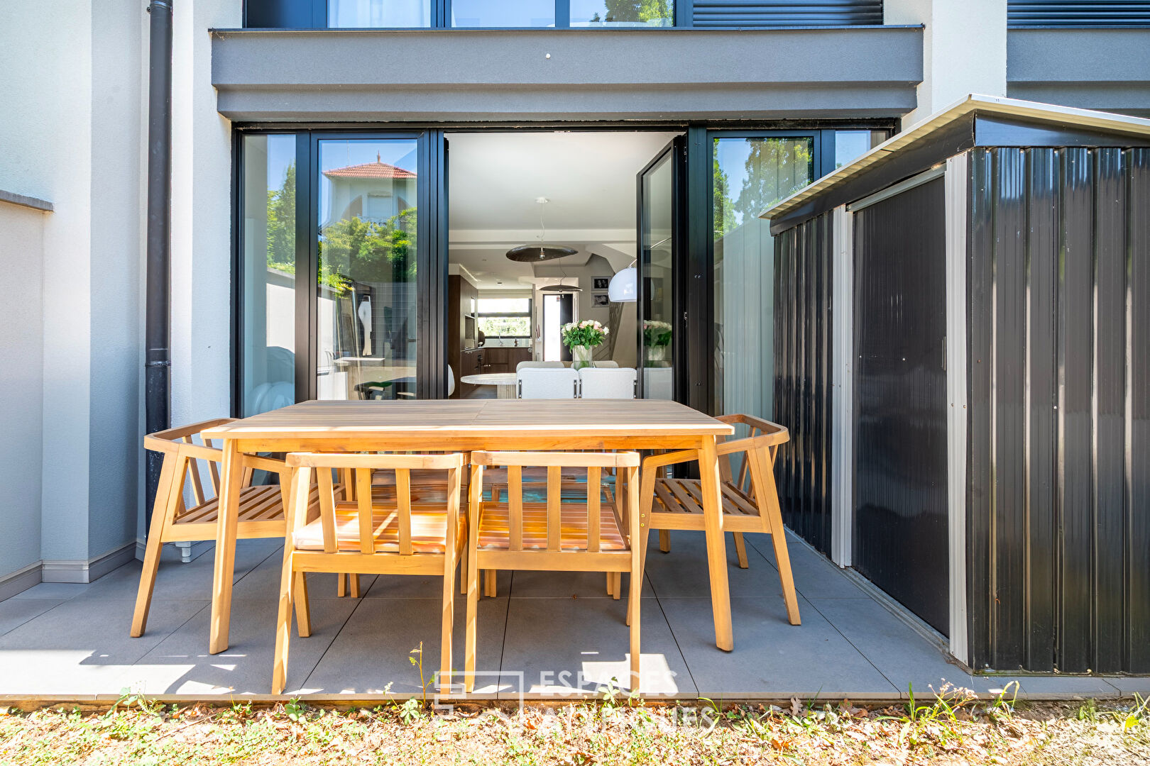 Duplex with garden in a renovated old school