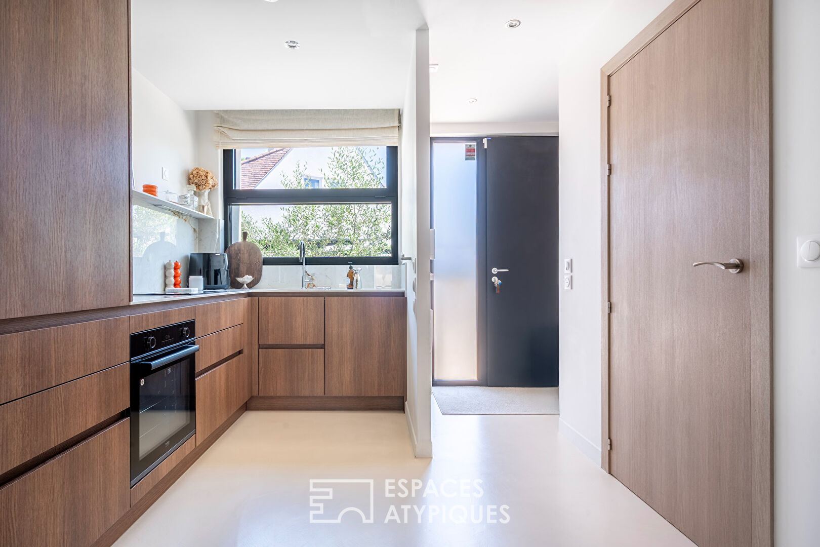 Duplex with garden in a renovated old school