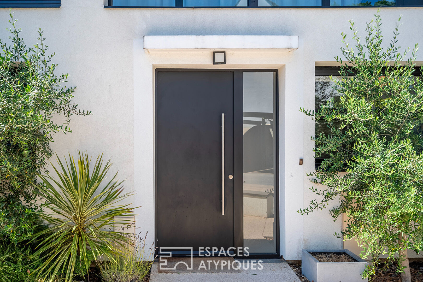 Duplex with garden in a renovated old school