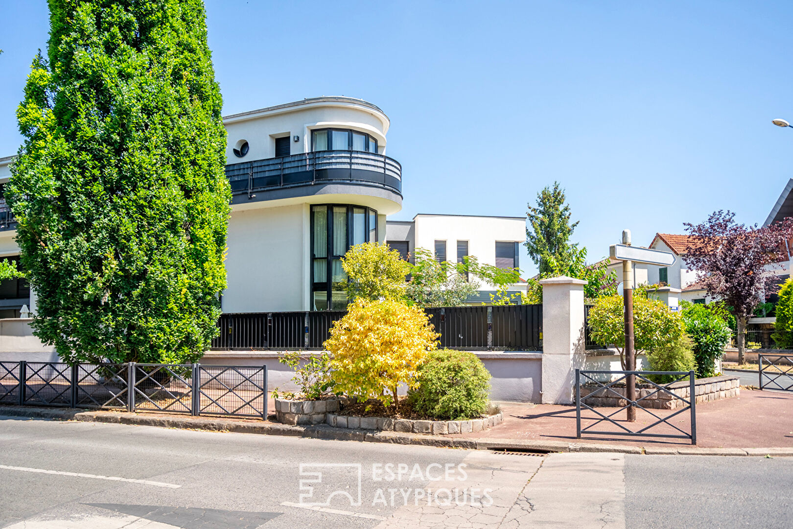 Duplex with garden in a renovated old school