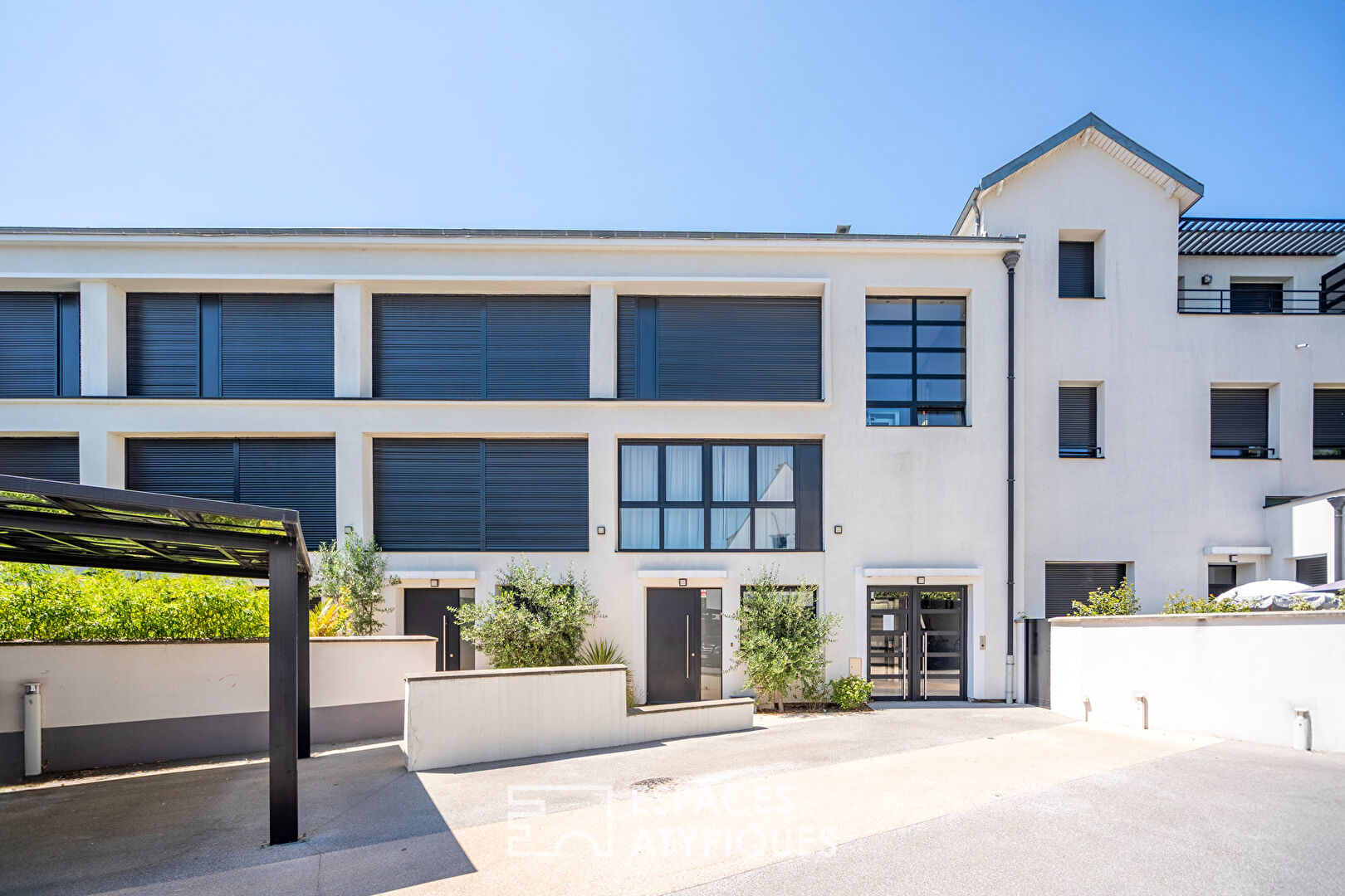 Duplex with garden in a renovated old school