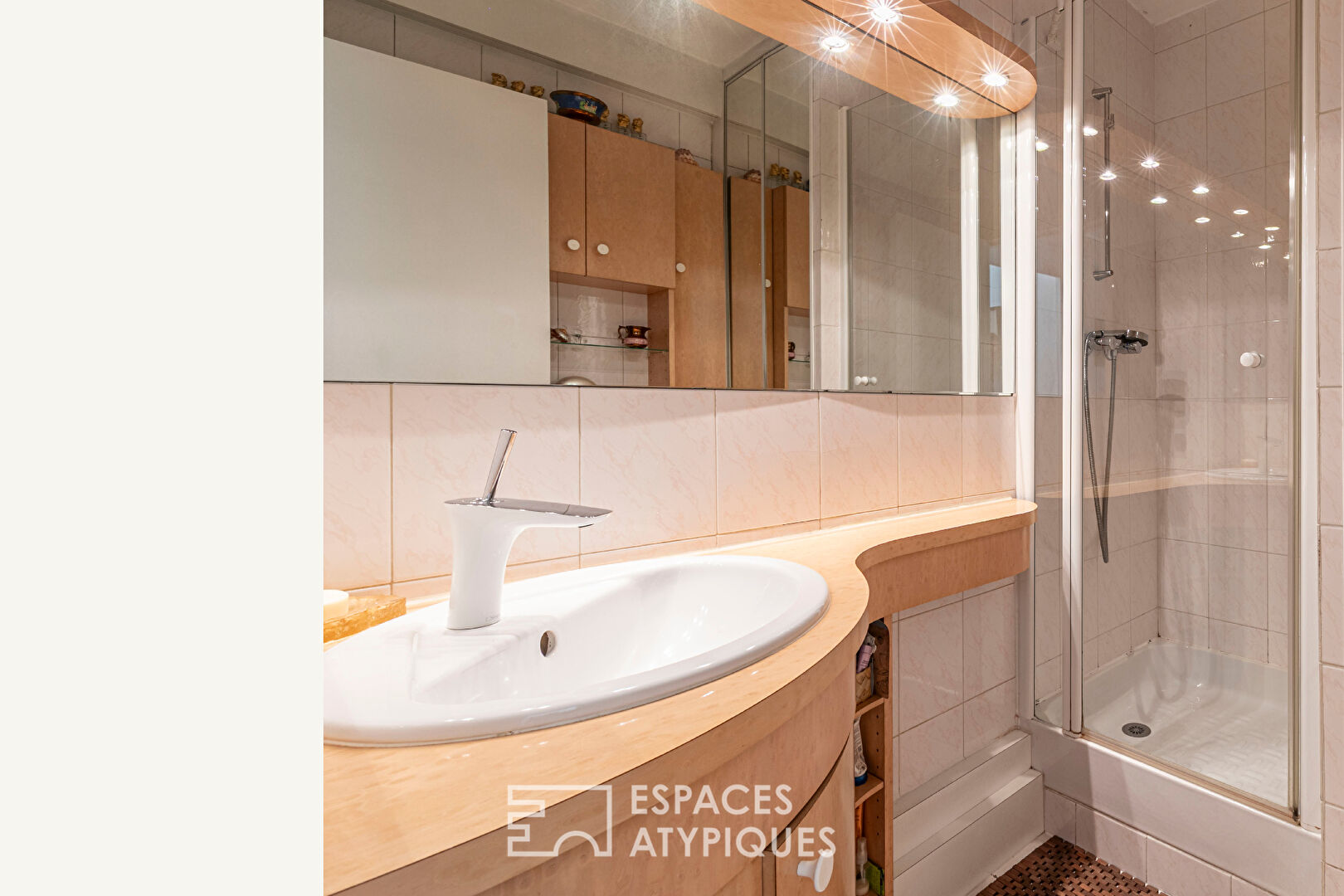 Duplex lumineux avec terrasse arborée en dernier étage