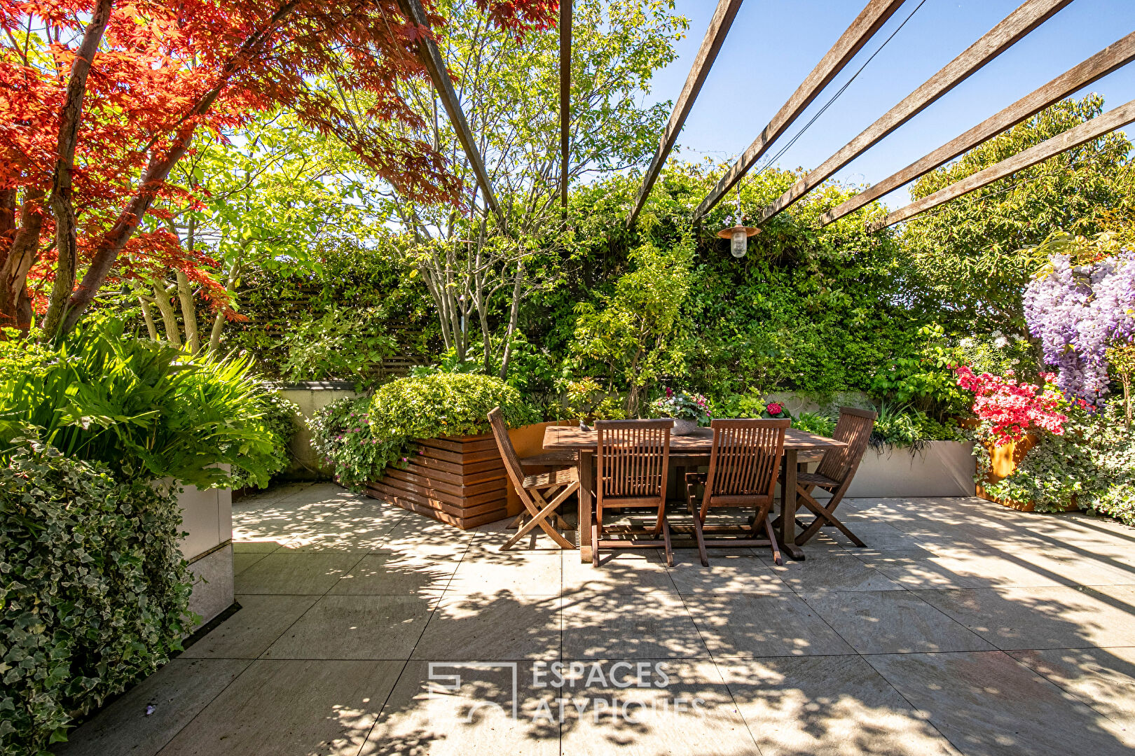 Duplex lumineux avec terrasse arborée en dernier étage
