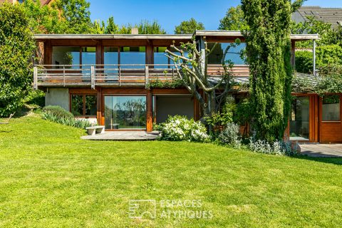 Maison d’architecte à structure poteaux-poutres avec vue panoramique