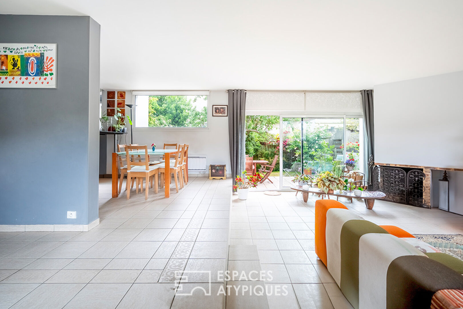Architect-designed house on the banks of the Marne