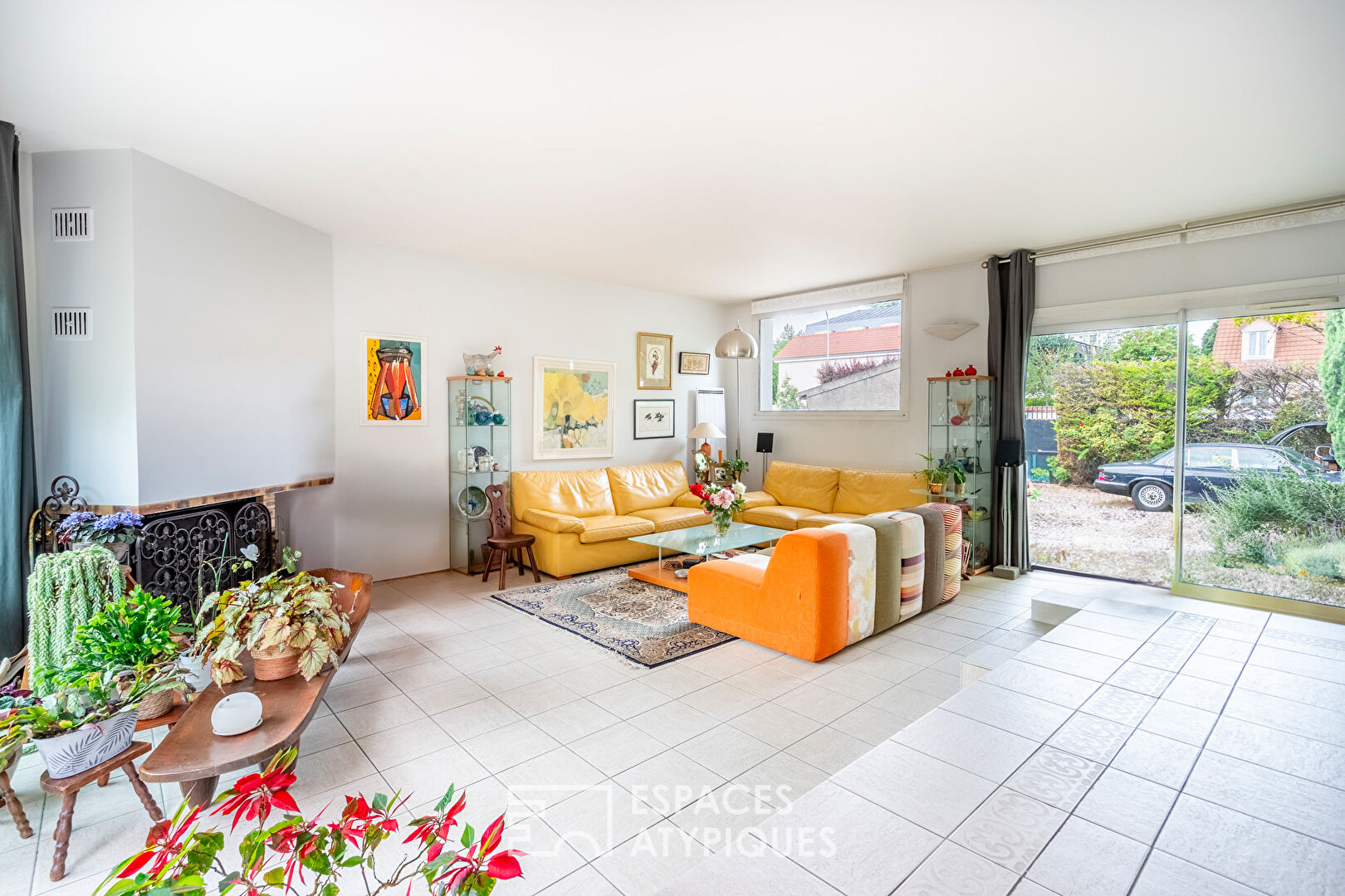 Architect-designed house on the banks of the Marne