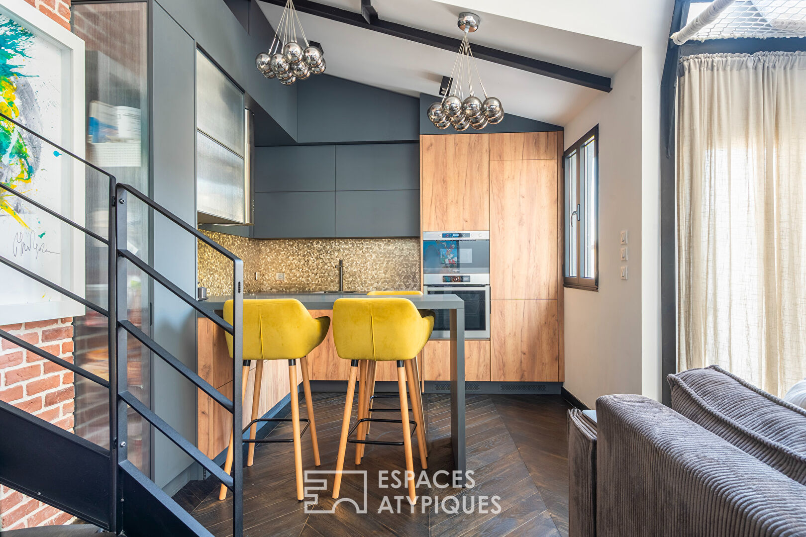 Former garage converted into a loft near the banks of the Marne