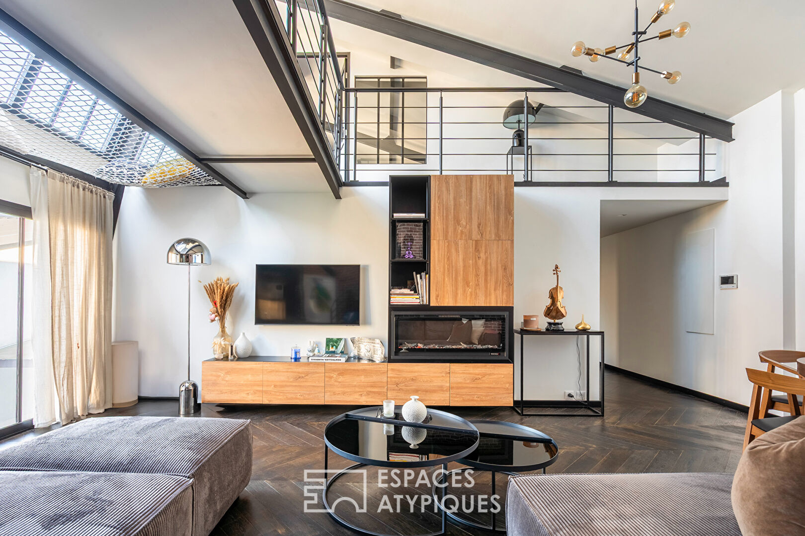 Former garage converted into a loft near the banks of the Marne