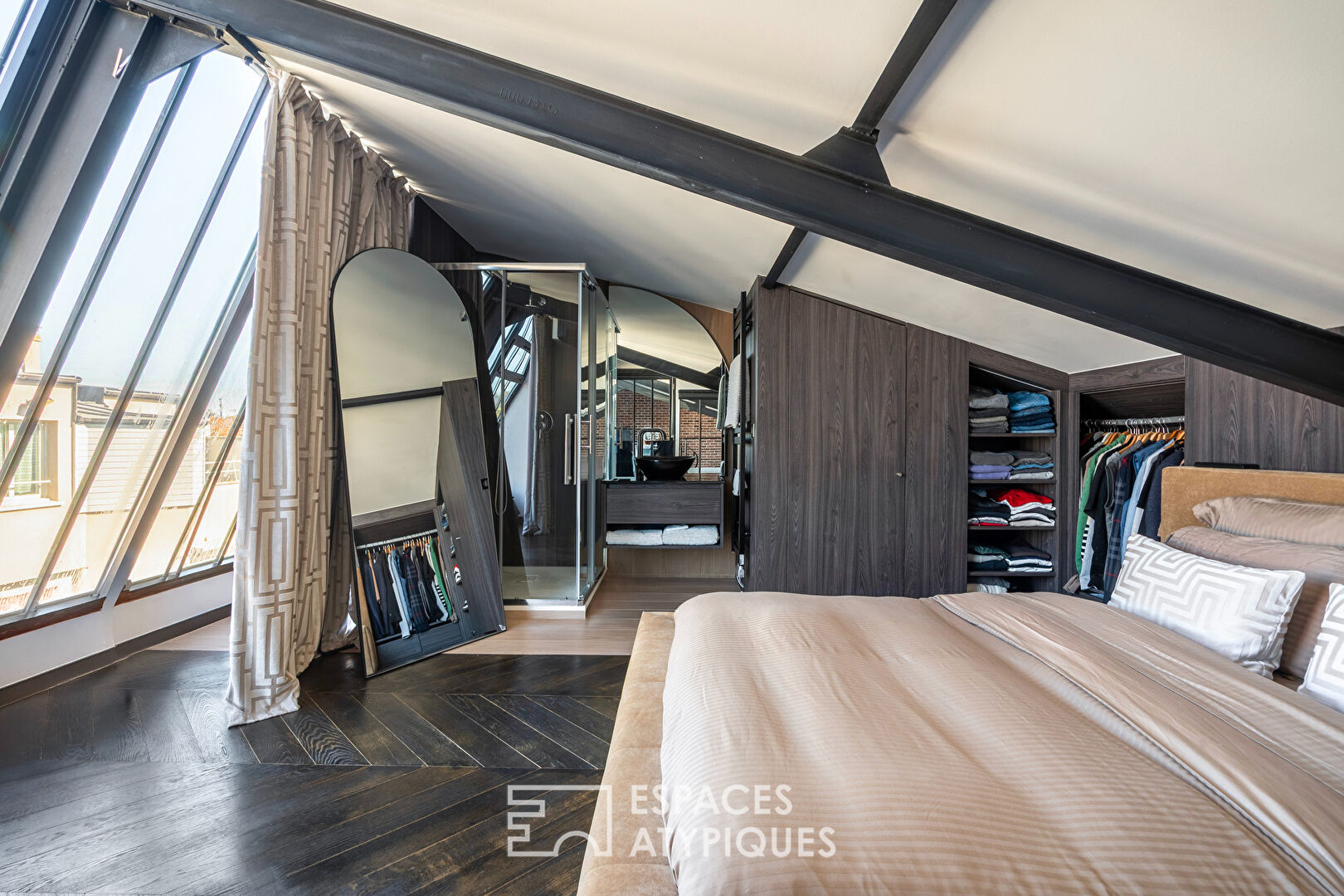 Former garage converted into a loft near the banks of the Marne