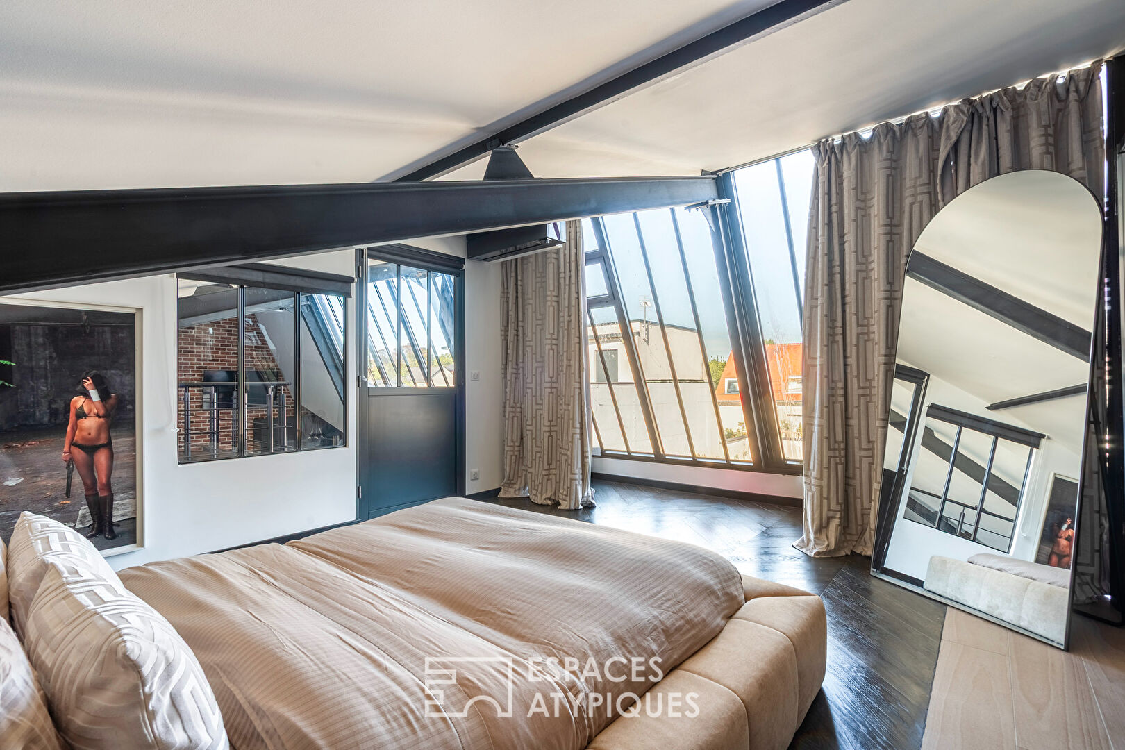 Former garage converted into a loft near the banks of the Marne