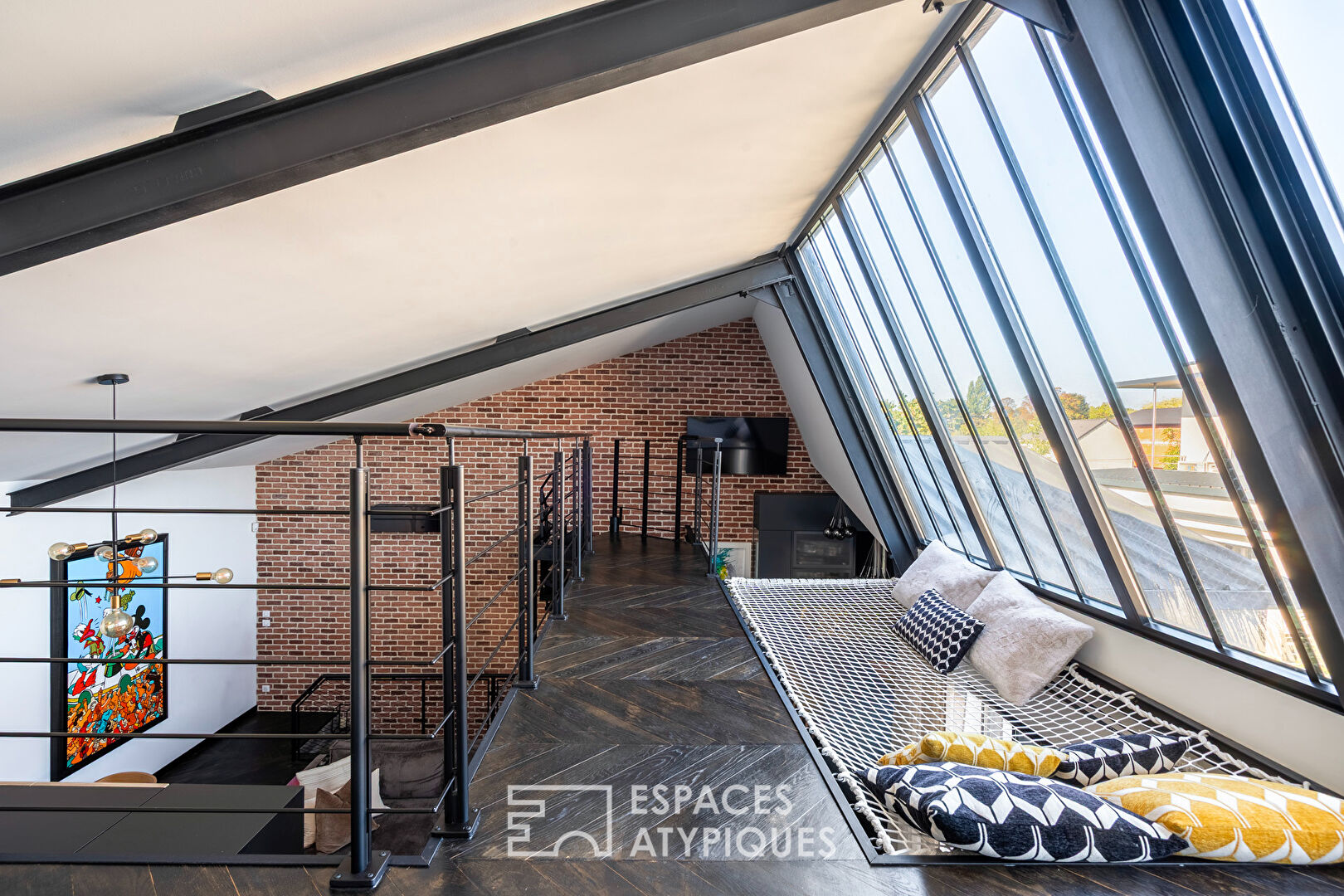 Former garage converted into a loft near the banks of the Marne