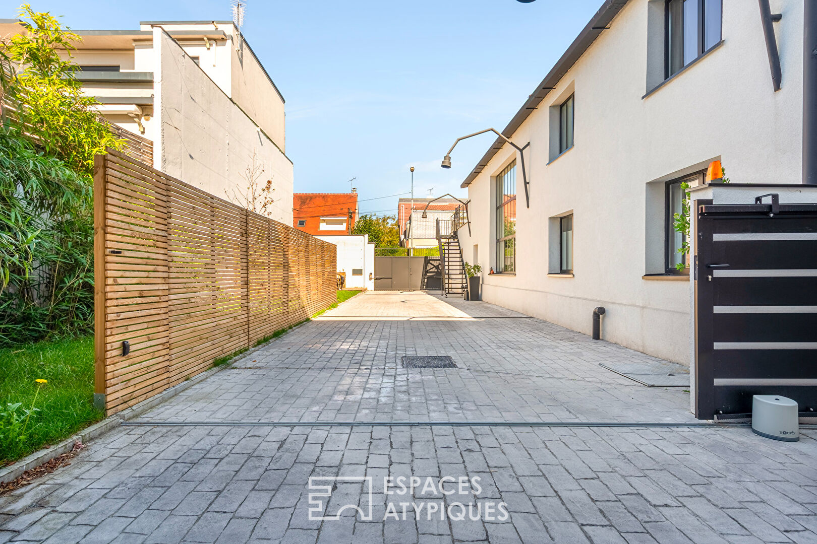 Former garage converted into a loft near the banks of the Marne
