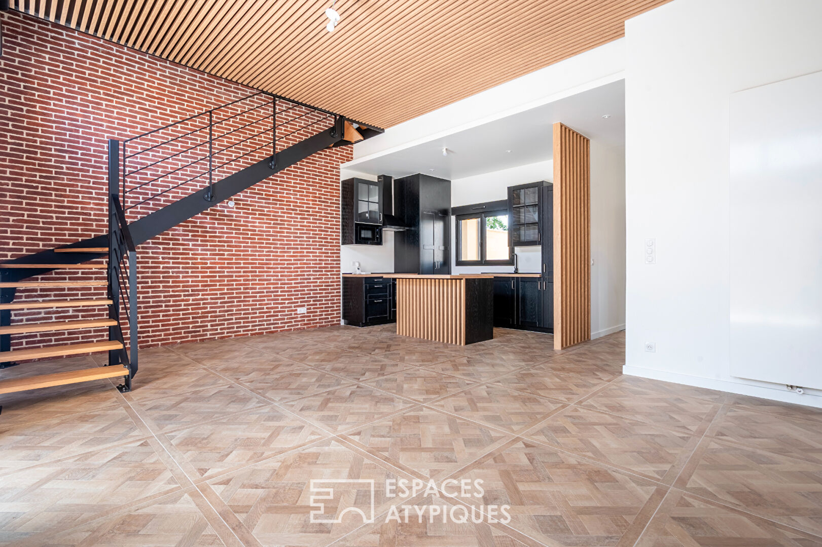 Vertical architect-designed house with views over Paris