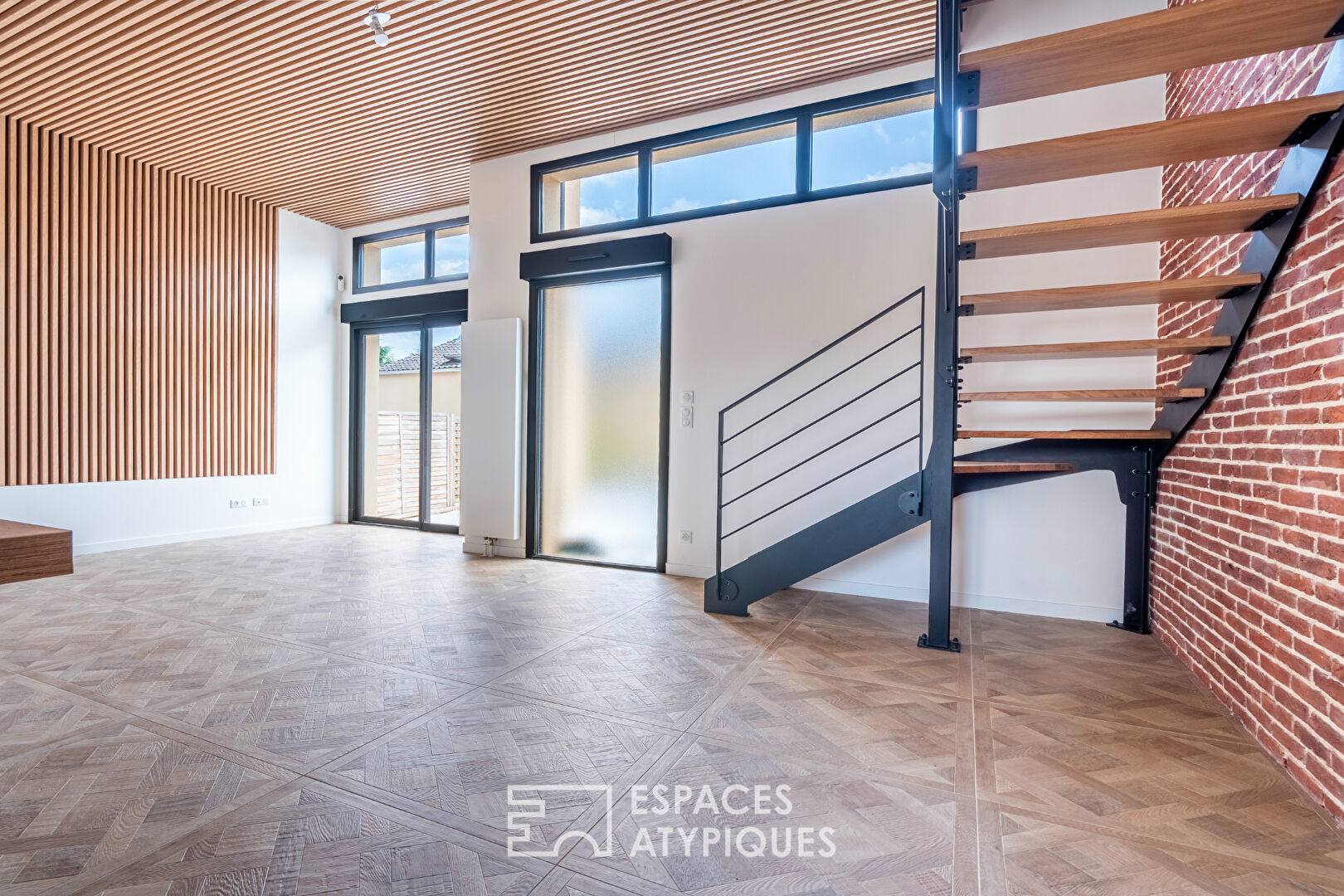 Vertical architect-designed house with views over Paris