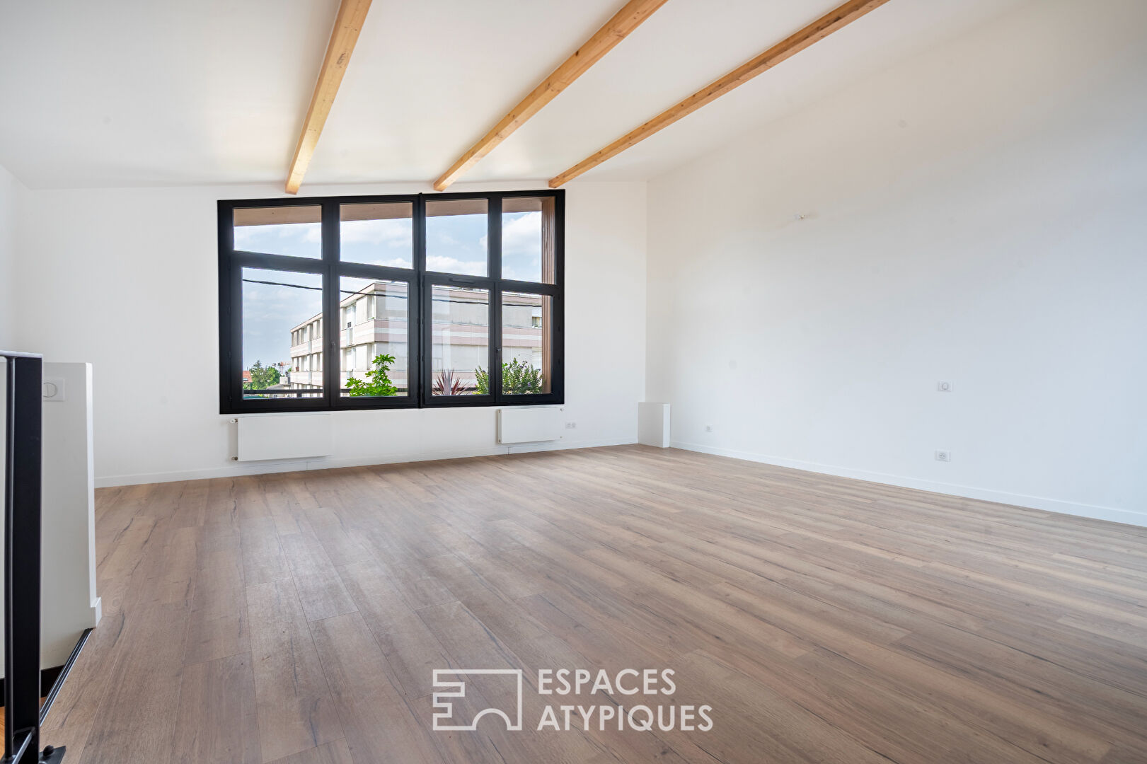 Vertical architect-designed house with views over Paris