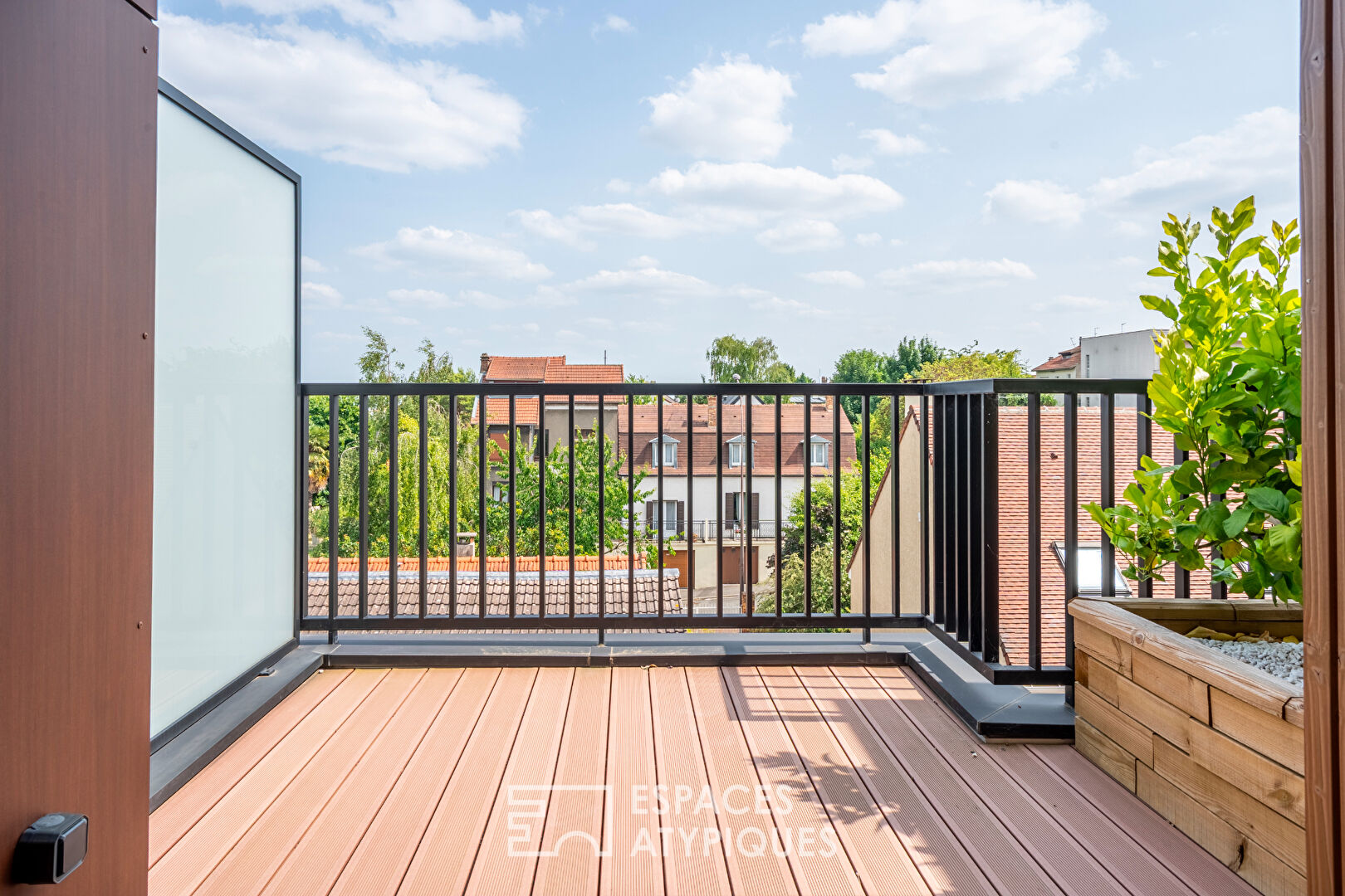 Vertical architect-designed house with views over Paris
