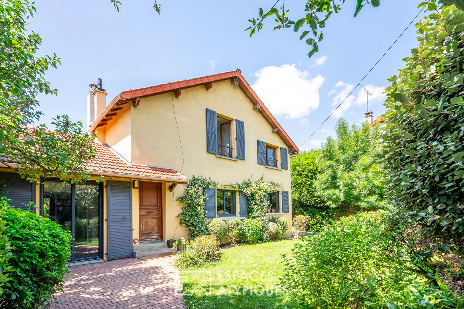 Maison de famille avec jardin arboré