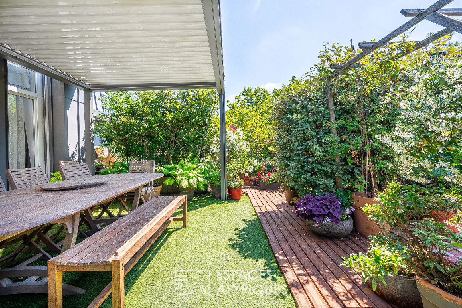 Duplex sur le toit avec jardin suspendu