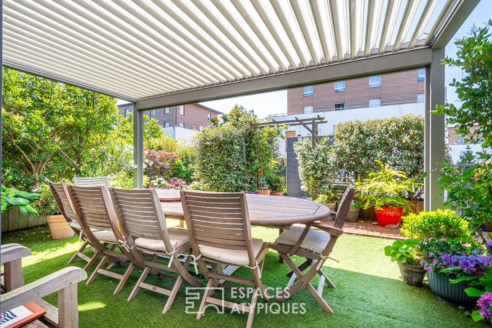 Duplex sur le toit avec jardin suspendu