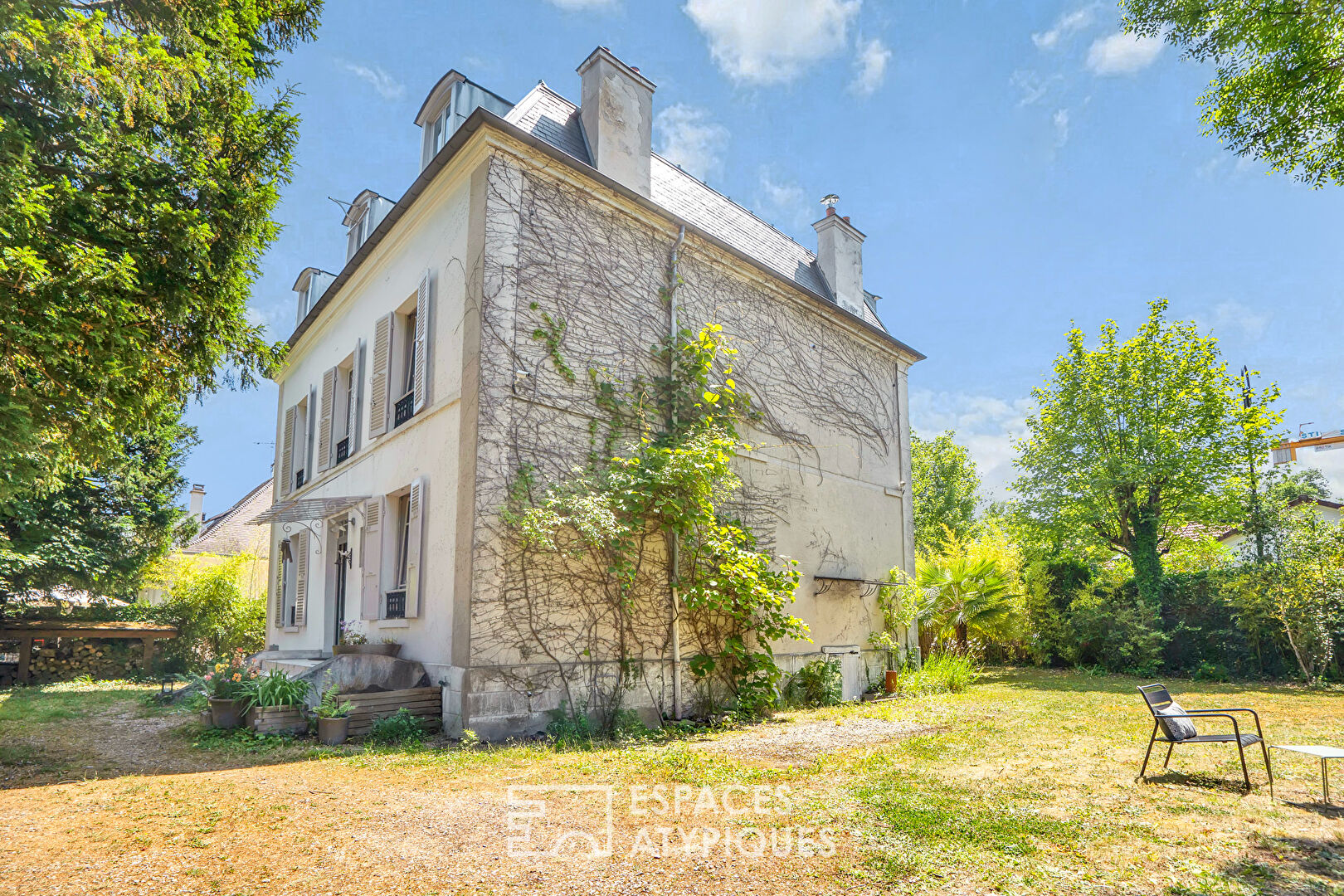 Bourgeois house in the city center