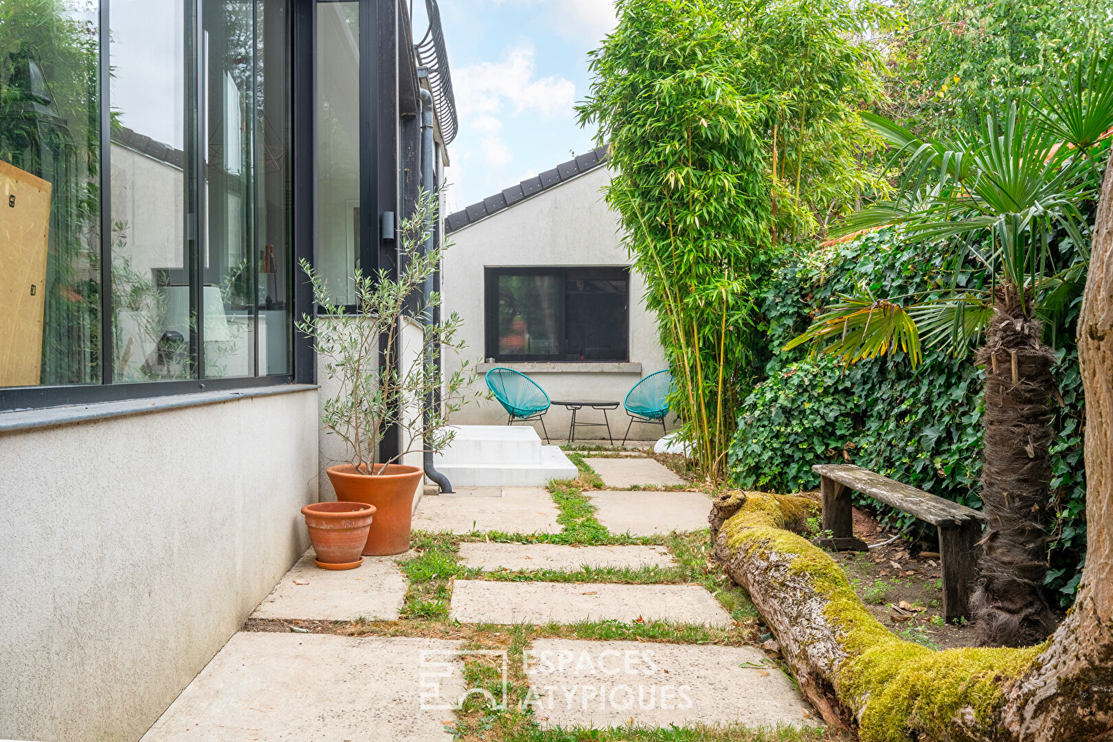Confidential architect-designed house in La Varenne Saint-Hilaire