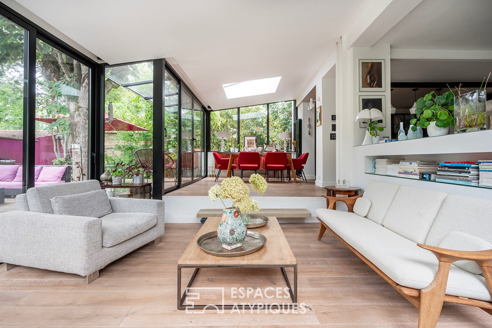 Confidential architect-designed house in La Varenne Saint-Hilaire