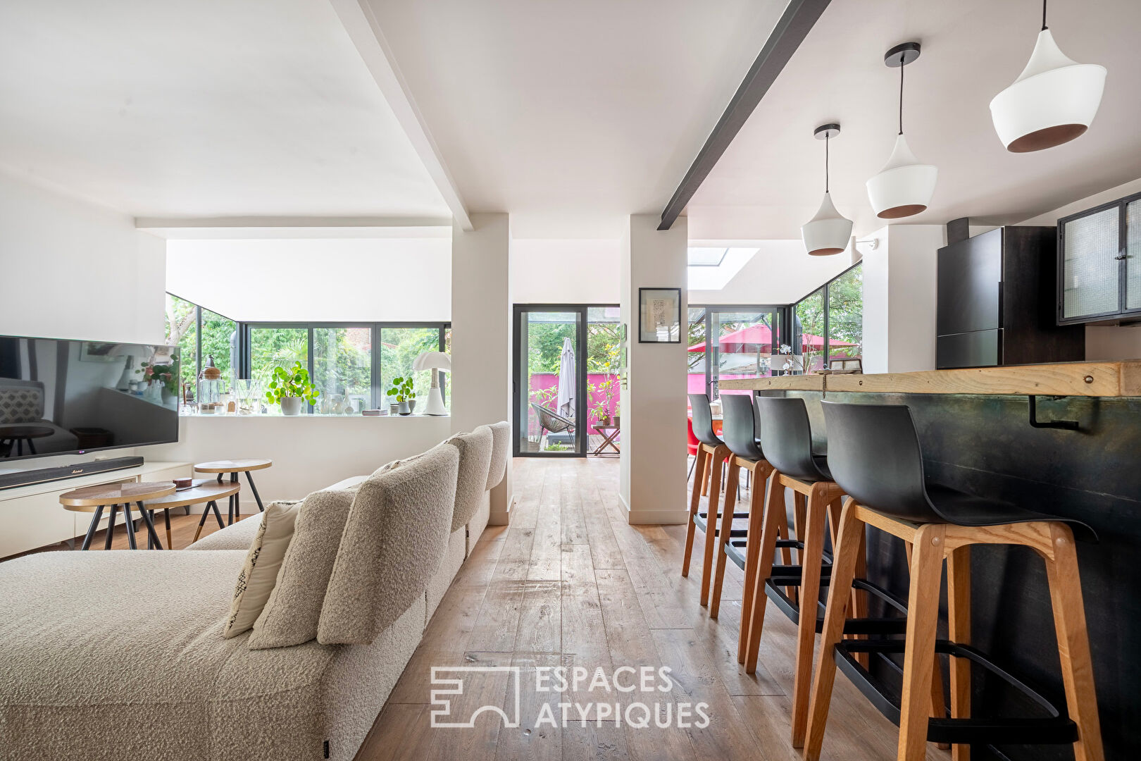 Confidential architect-designed house in La Varenne Saint-Hilaire