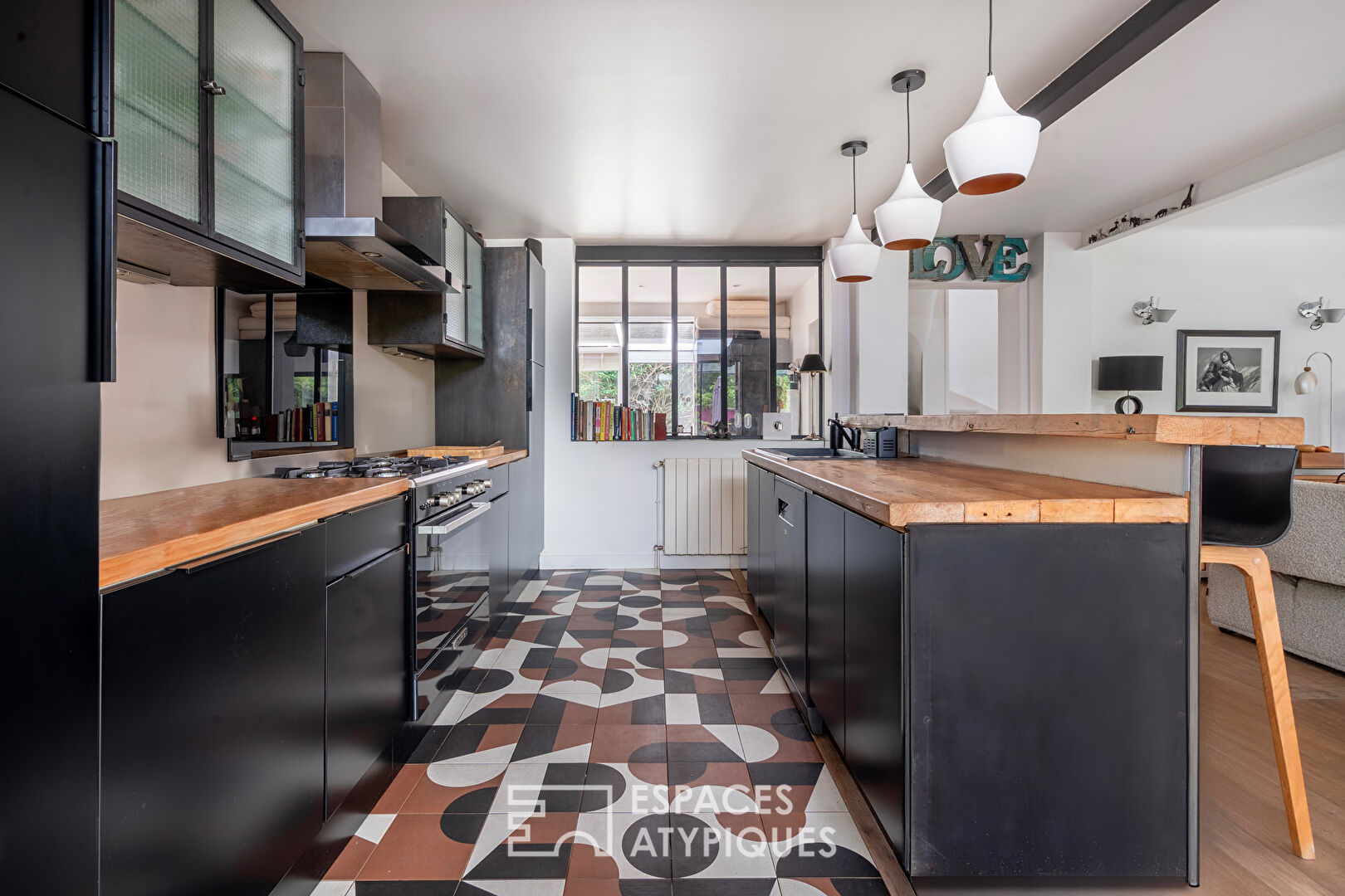 Confidential architect-designed house in La Varenne Saint-Hilaire