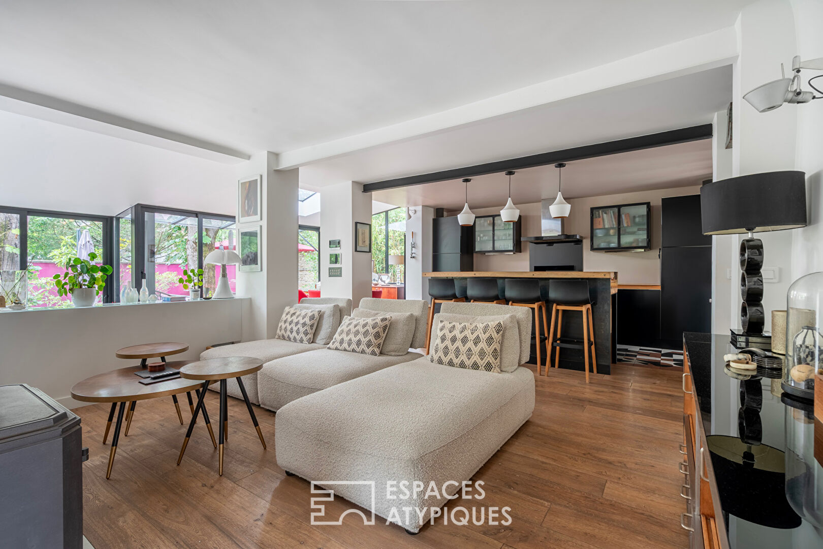 Confidential architect-designed house in La Varenne Saint-Hilaire