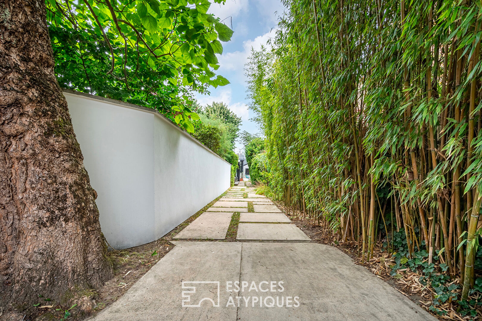 Confidential architect-designed house in La Varenne Saint-Hilaire