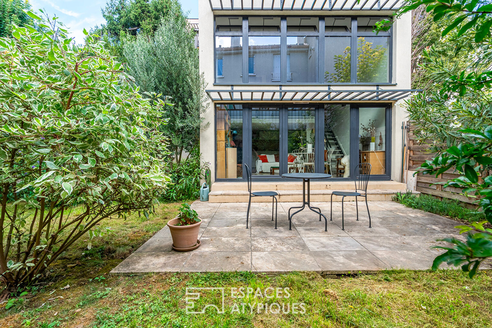 Duplex loft with bucolic garden in the heart of the city