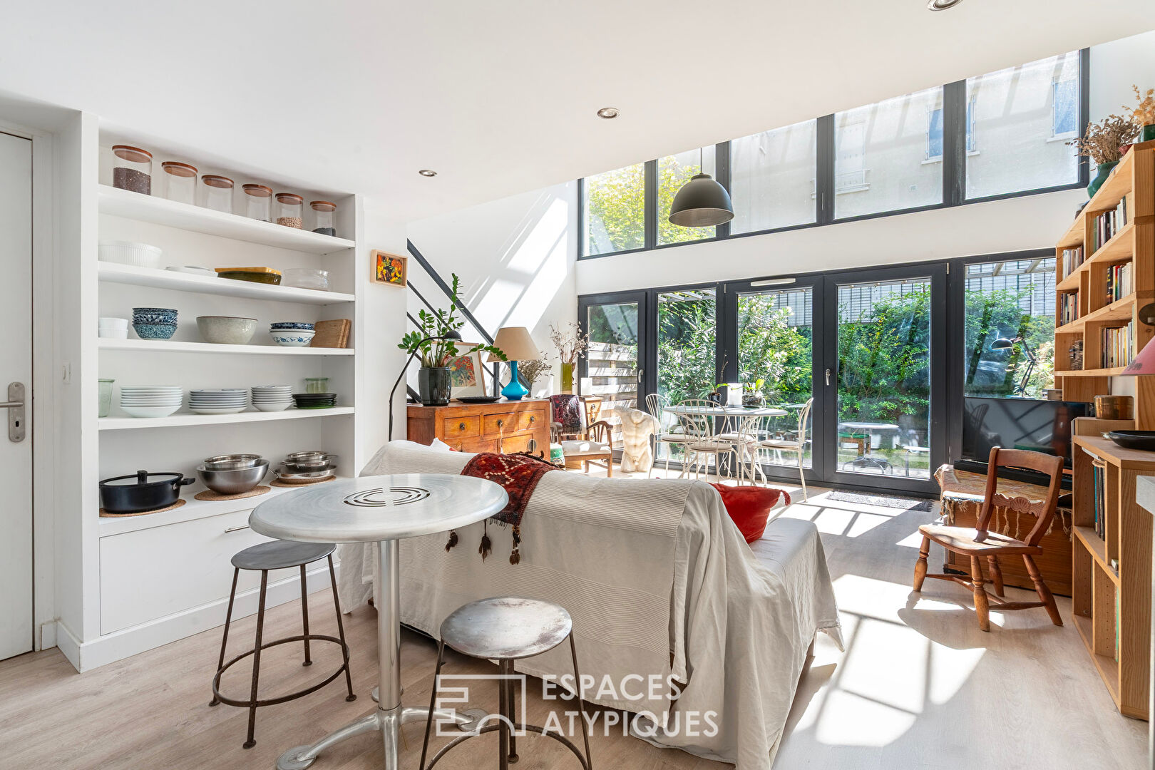 Duplex loft with bucolic garden in the heart of the city