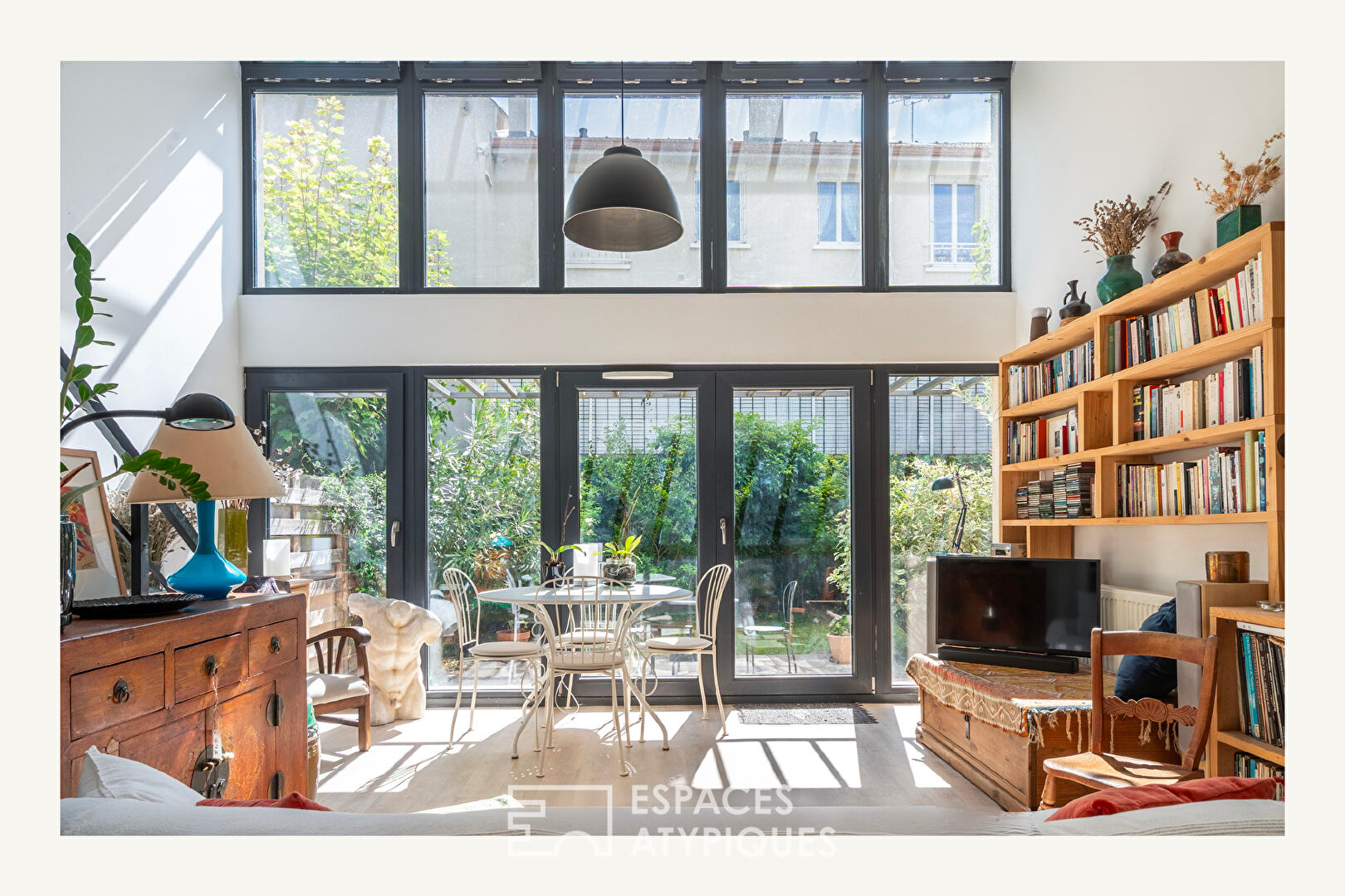 Duplex loft with bucolic garden in the heart of the city