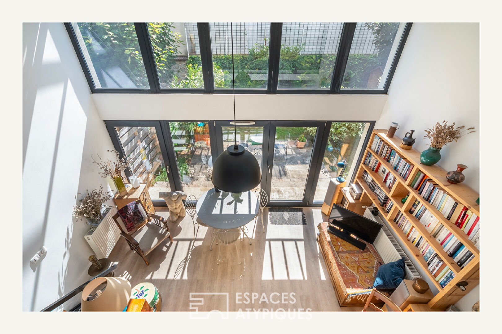 Duplex loft with bucolic garden in the heart of the city