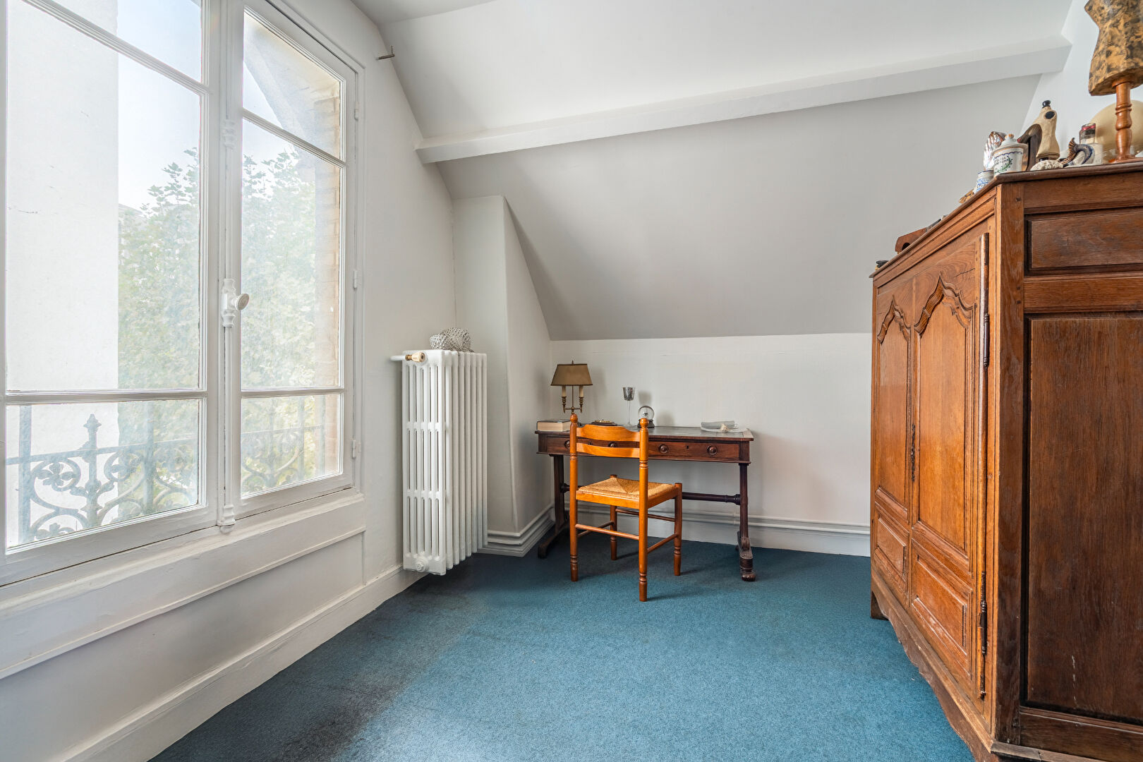 Maison avec bureaux et atelier aux volumes exceptionnels