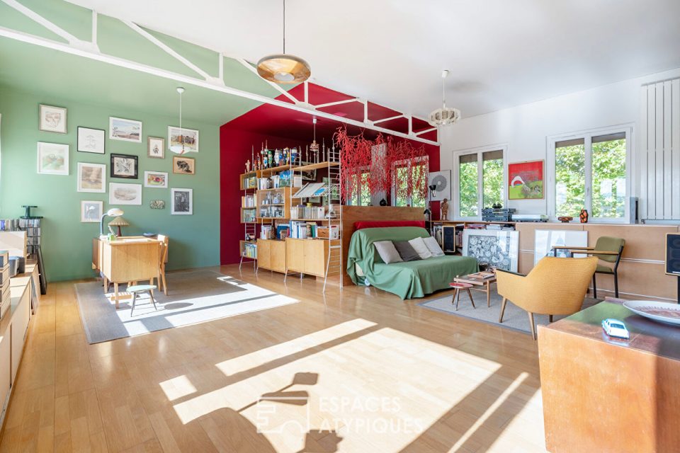 Loft berlinois traversant en dernier étage dans les anciennes usines Yoplait