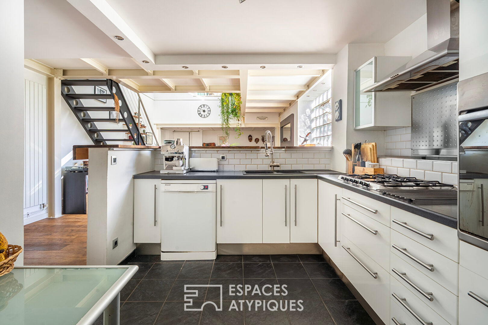 Duplex loft with shared terrace on the outskirts of Paris