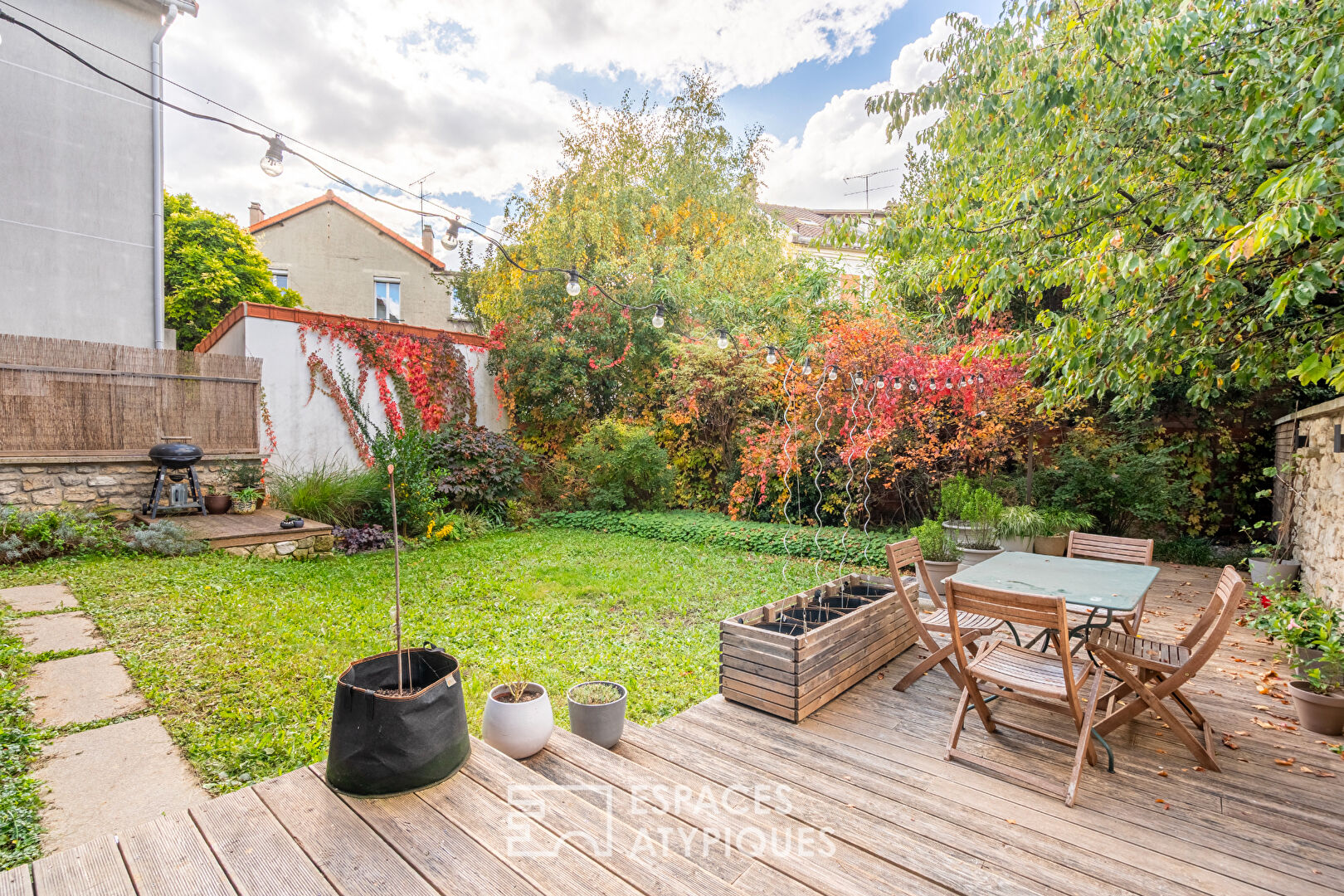 Architect-designed loft-style house with terrace and garden in Vitry
