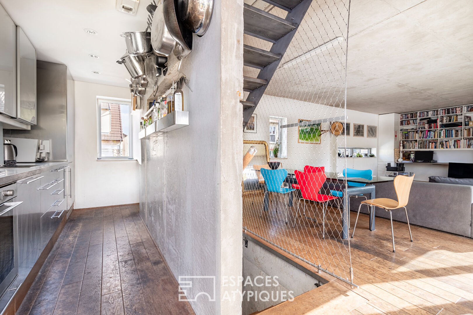 Architect-designed loft-style house with terrace and garden in Vitry