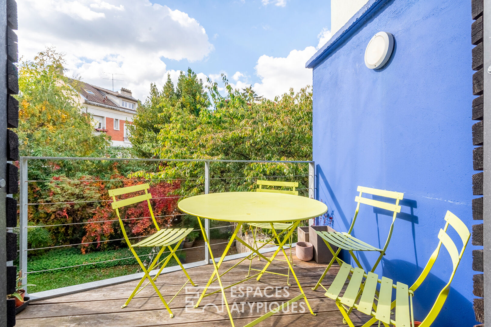 Architect-designed loft-style house with terrace and garden in Vitry