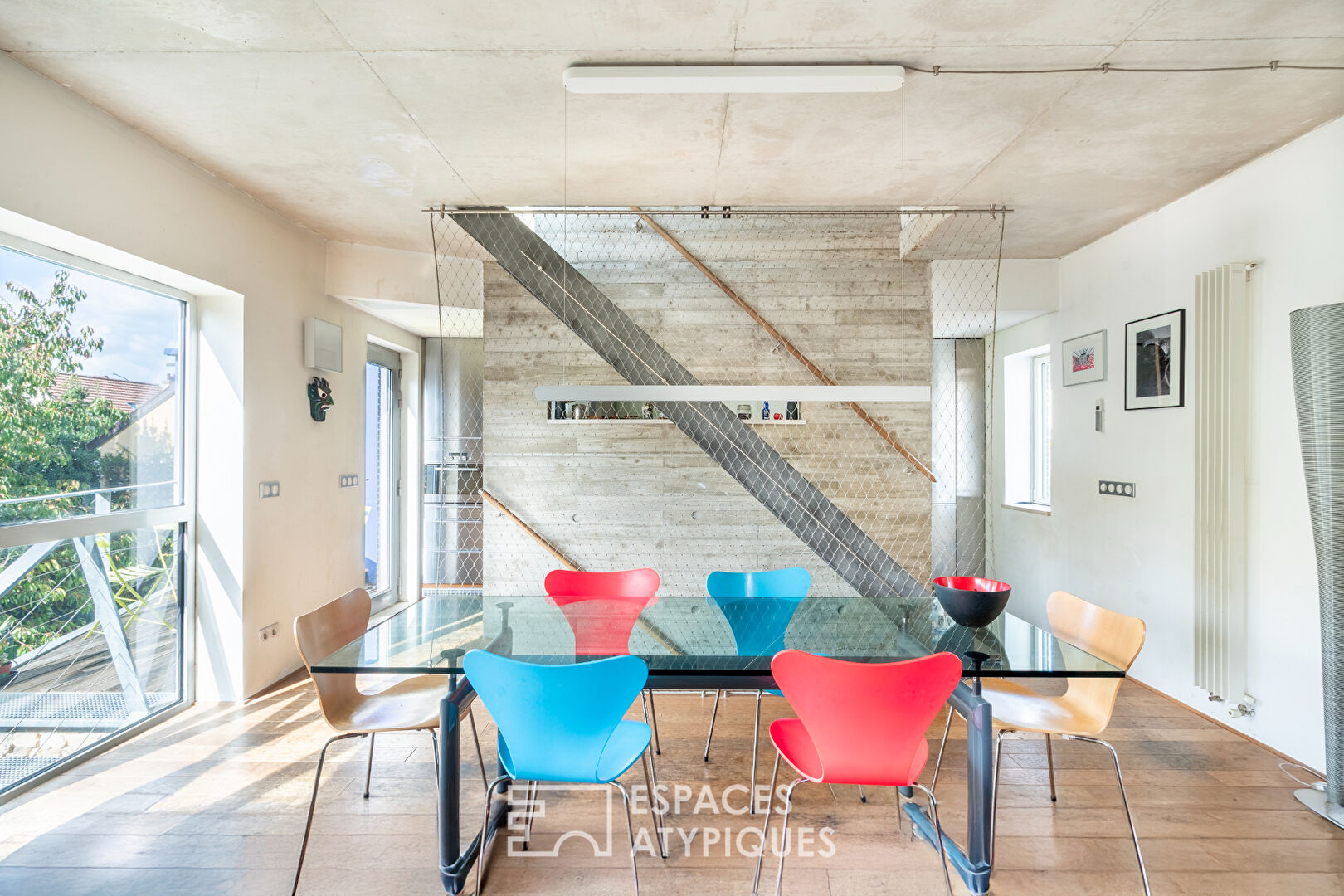 Architect-designed loft-style house with terrace and garden in Vitry