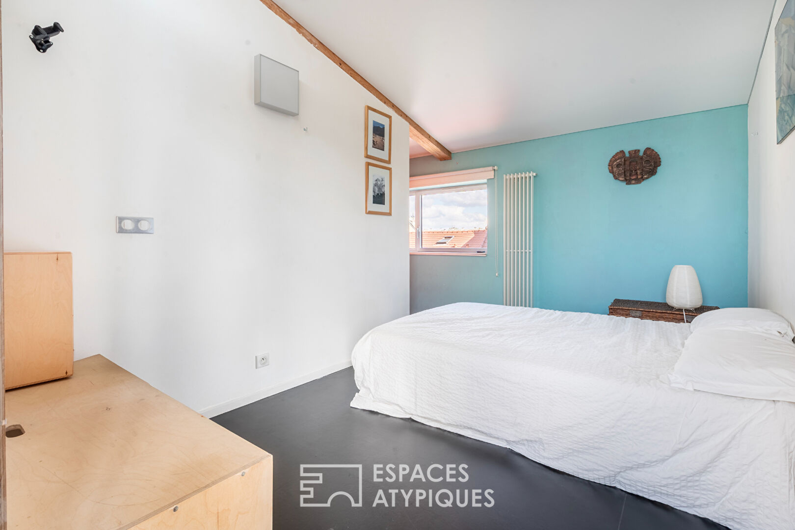 Architect-designed loft-style house with terrace and garden in Vitry