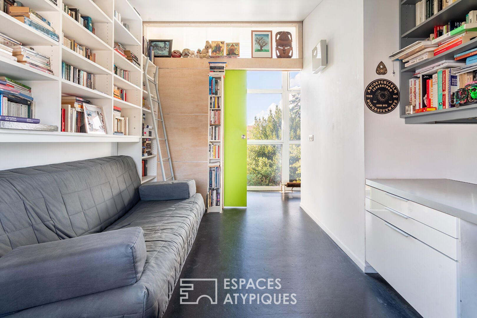 Architect-designed loft-style house with terrace and garden in Vitry