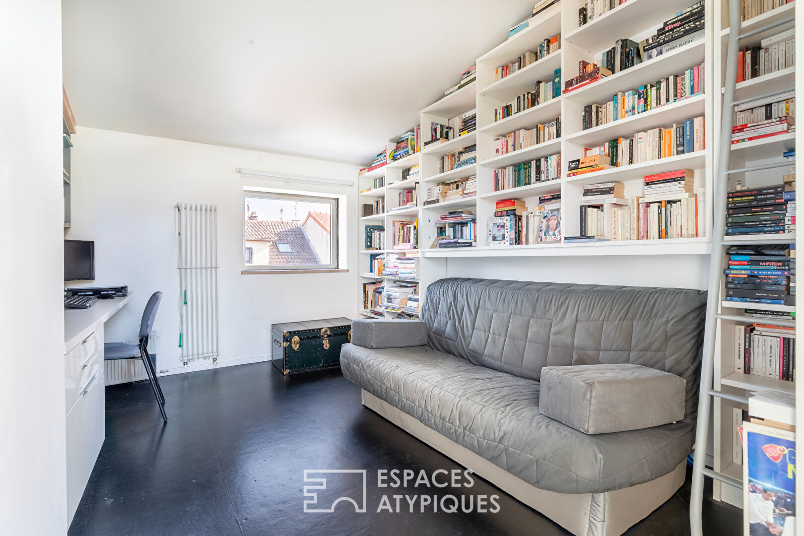 Architect-designed loft-style house with terrace and garden in Vitry