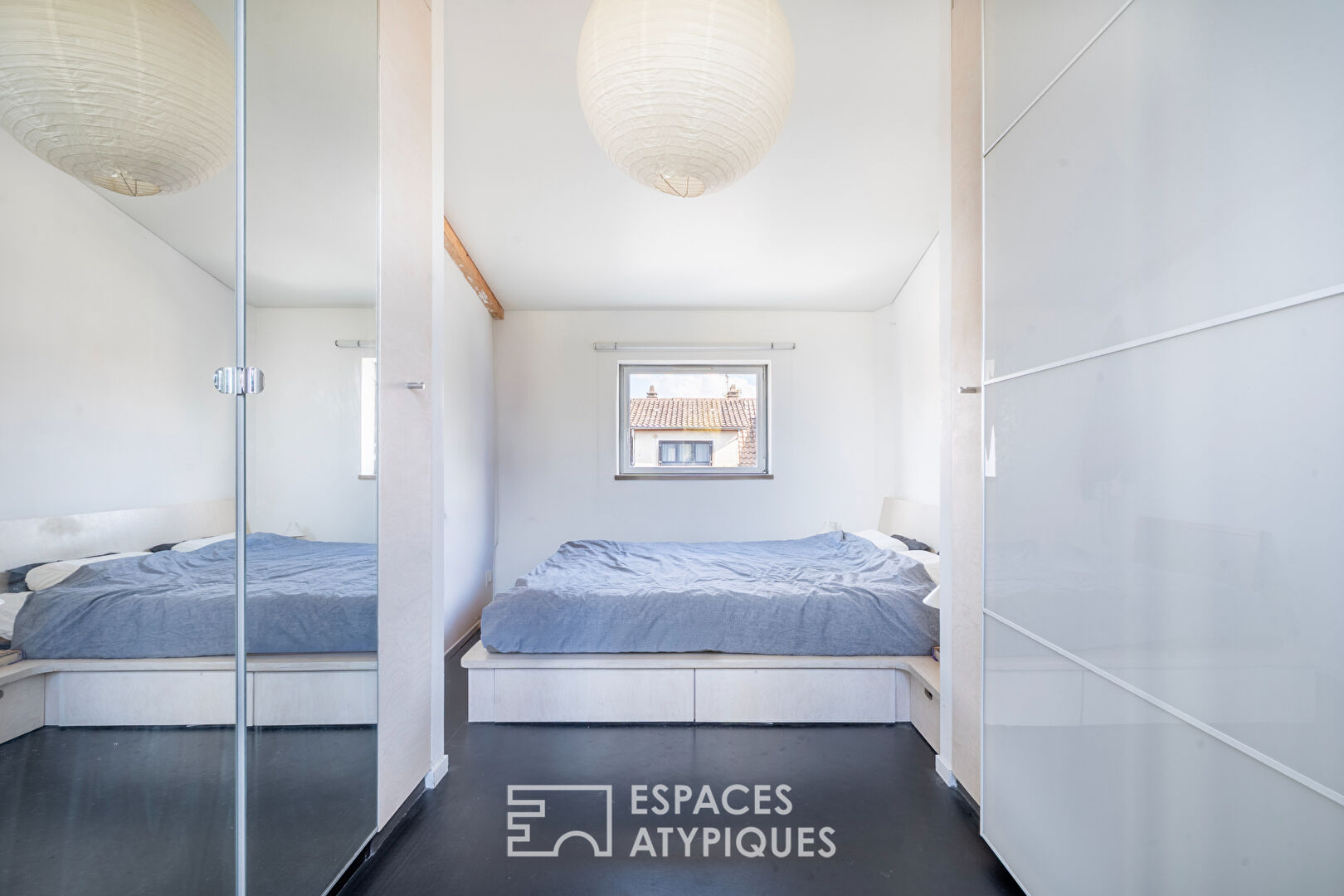 Architect-designed loft-style house with terrace and garden in Vitry