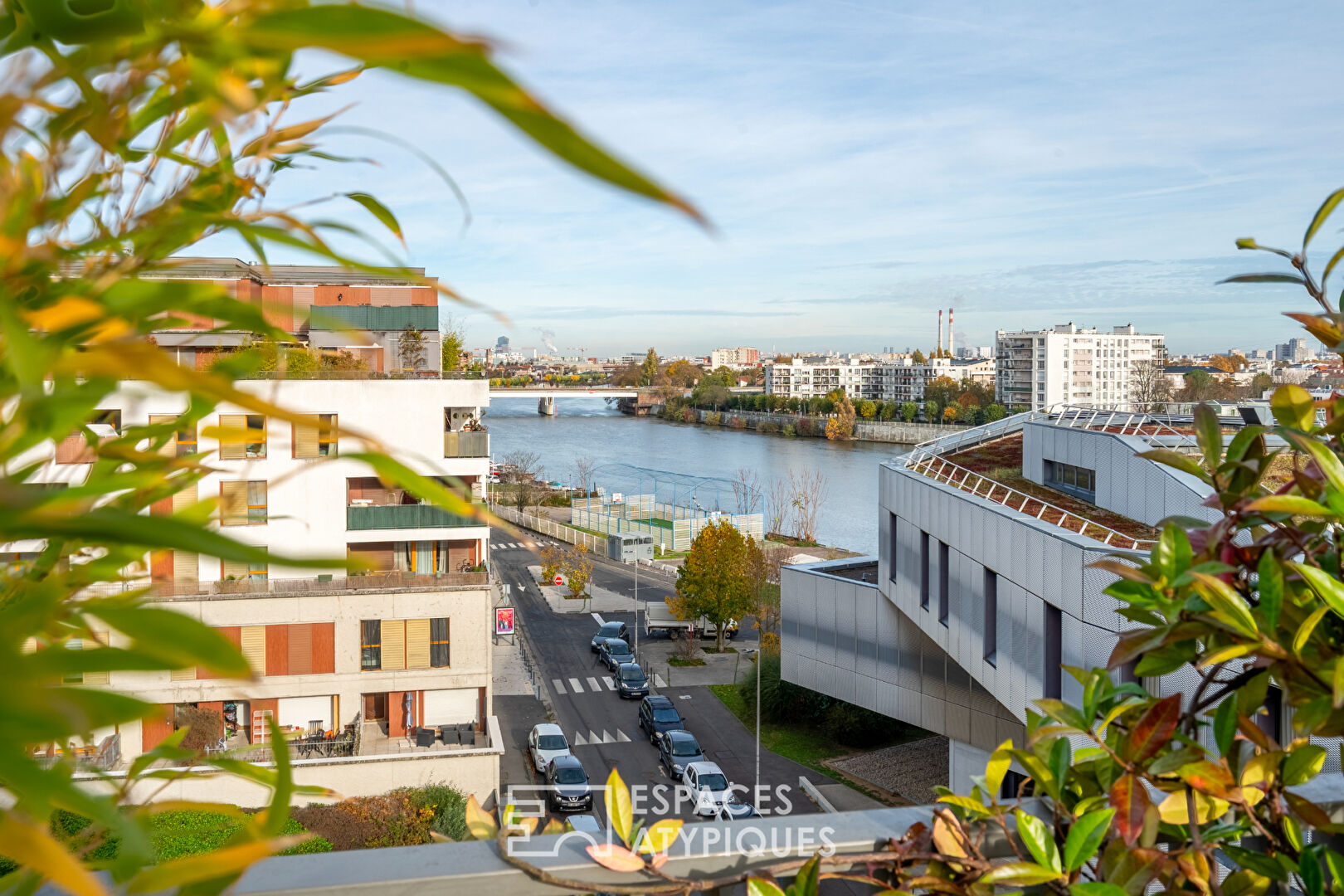 Appartement en dernier étage avec terrasse face à la Seine