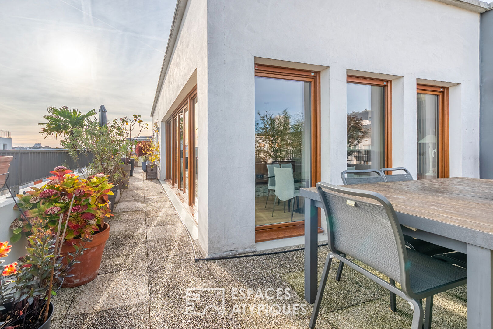 Appartement en dernier étage avec terrasse face à la Seine