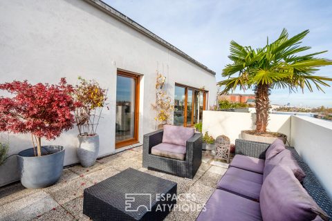 Appartement en dernier étage avec terrasse face à la Seine